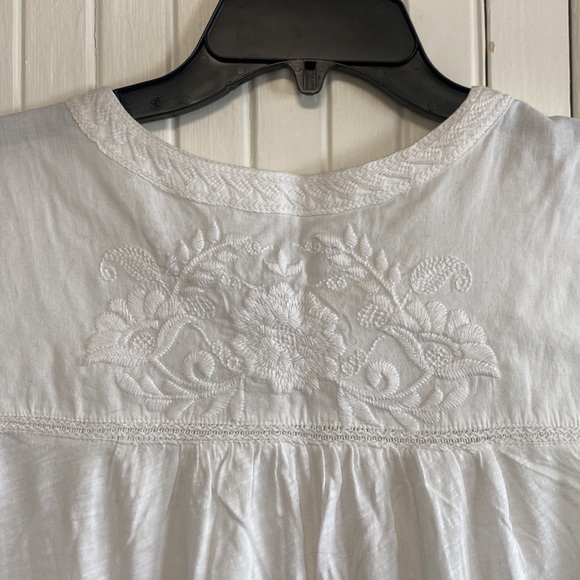 Cynthia Rowley White Embroidered Flower Top - Large - Picture 5 of 6